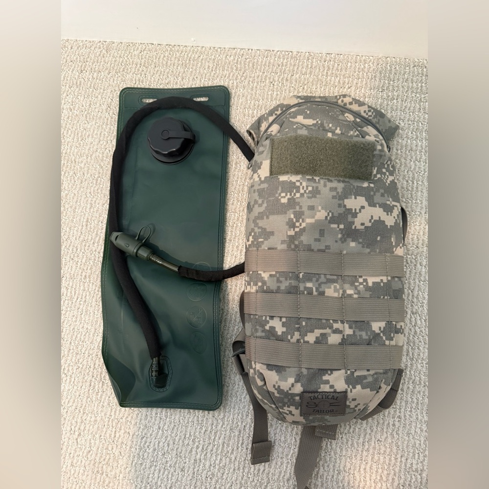Tactical Tailor Hiking Backpack + 3L NEW Water Bladder CamelBak Hydration Army